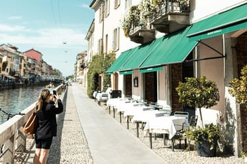 Professional Photoshoot Tour in Milan's I Navigli Canals
