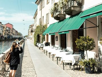 Professional Photoshoot Tour in Milan's I Navigli Canals
