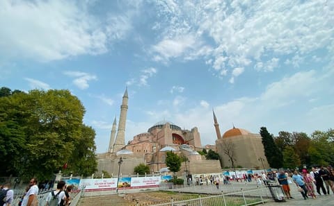 Guided Walking Tour of Istanbul's Blue Mosque and Hagia Sophia