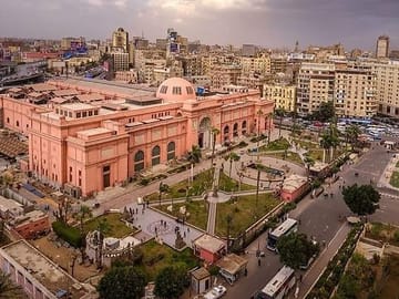 Private Day Tour of Giza Pyramids and Egyptian Museum