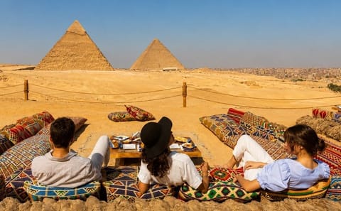 Private Tour of Giza Pyramids, Egyptian Museum & Old Cairo