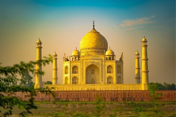 Private Tour from Delhi to Agra by Luxury Super Fast Train