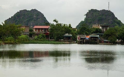 Tam Coc River Day Tour from Hanoi with Hoa Lu Visit