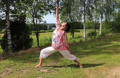 Varjola Joogaa luonnon äärellä Laukaa