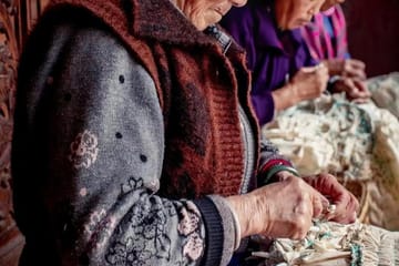 Tie-Dye Workshop and Erhai Lake Bike Ride in Dali