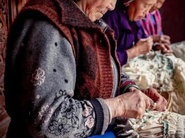 Dali: Tie-Dye Workshop, Erhai Lake Bike Ride & Dinner