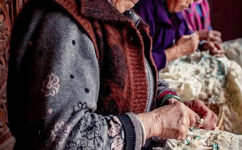 Tie-Dye Workshop and Erhai Lake Bike Ride in Dali