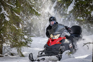 2 hour Snowmobile Safari in Lakeland forest and hills