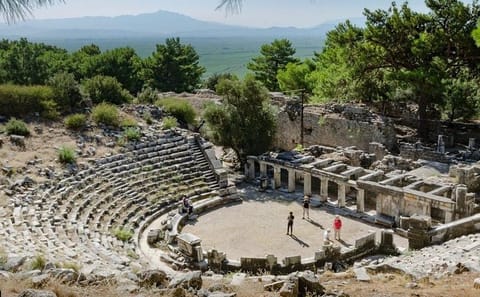 Ancient Cities Tour: Priene, Miletos, and Didyma from Kusadasi