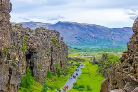 Walking down the lava canyon in Þingvellir