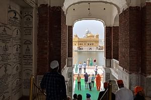 Amritsar: Visit to Golden Temple & Wagah Border with Hotel pick-up & drop-off