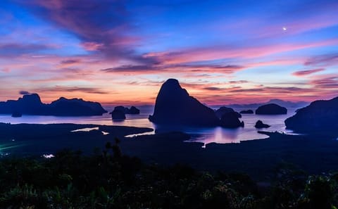Sunrise to Phang Nga Bay and Jamebond Island Tour from Khaolak