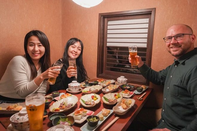 Kyoto Night Foodie Tour in Gion (9+ dishes + 6 Sake tastings) 2