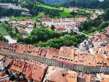 Explore Fribourg: Medieval Old Town, Historic Bridges & Cathedral