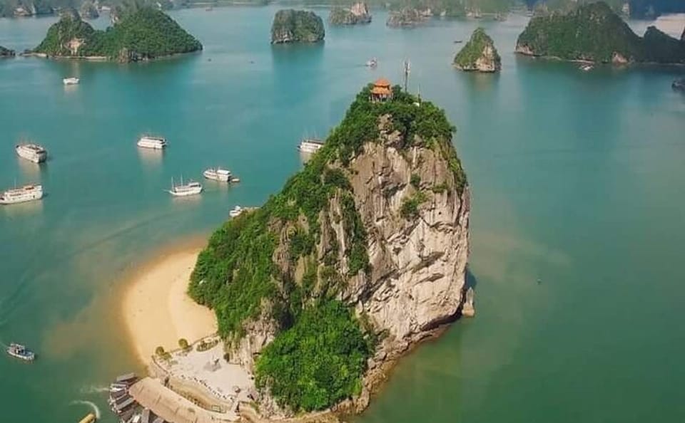 Ha Long Bay Day Tour: Cruise, Kayaking, and Island Visit