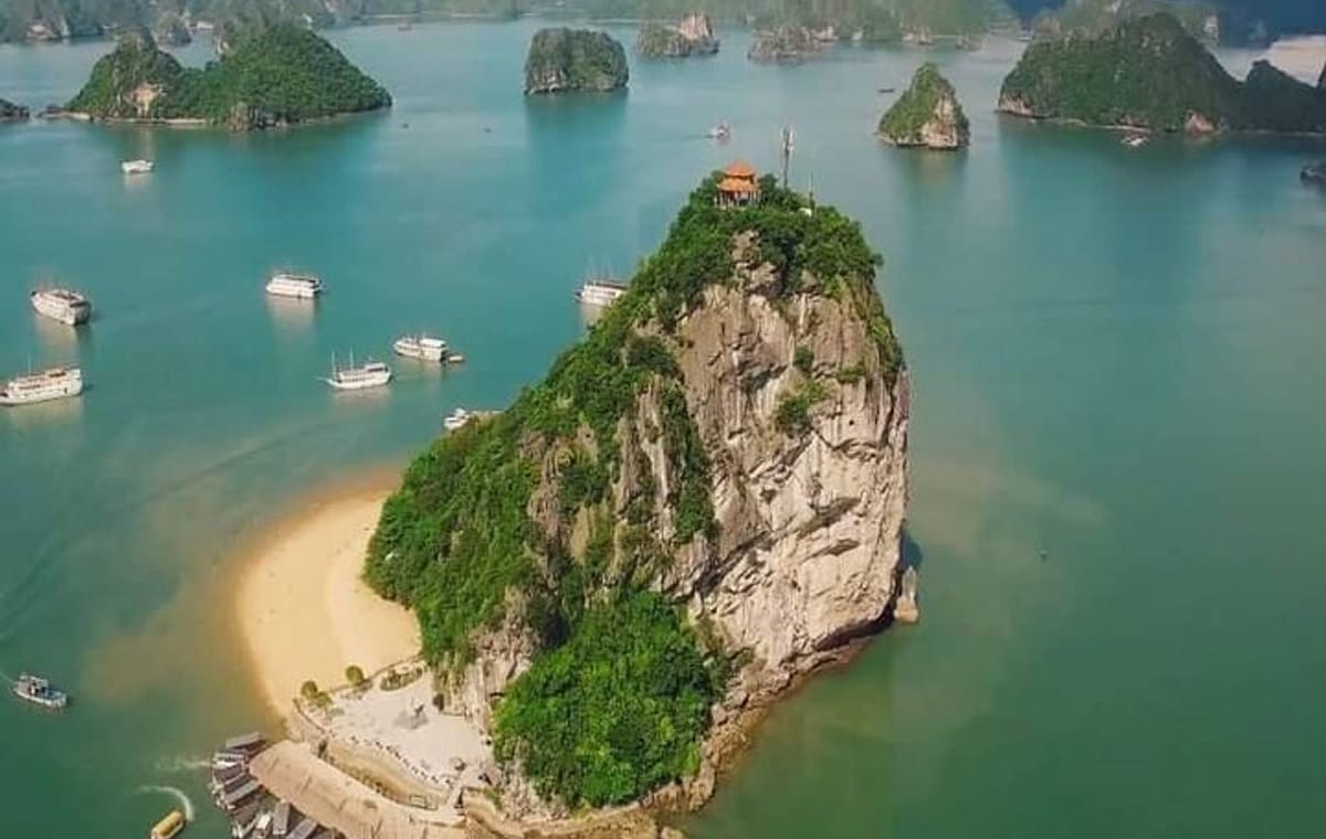 Ha Long Bay Cruise Day Tour with lunch, kayaking, surprise cave & titop island