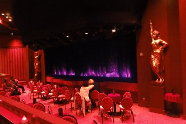  6 hours Paris City Tour with Seine River cruise and Crazy horse