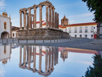 Lisboa: Sintra with Palácio da Pena, Cascais & Estoril Day Tour