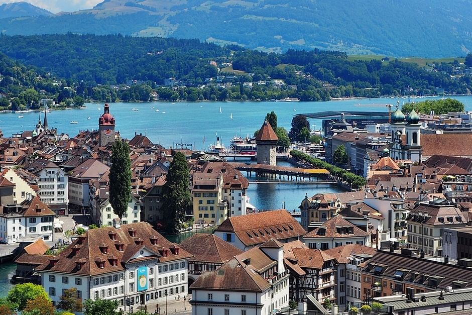 Sightseeing Bus Tour from Zurich to Lucerne & Interlaken with Mount Titlis