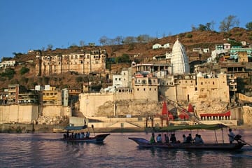 Omkareshwar Temple and Asirgarh Fort Day Tour from Indore