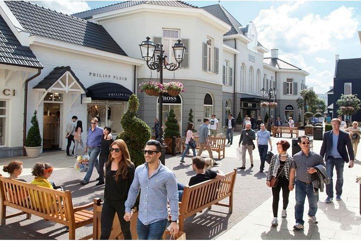 Luxury Private Transfer to Designer Outlet Roermond from Brussels