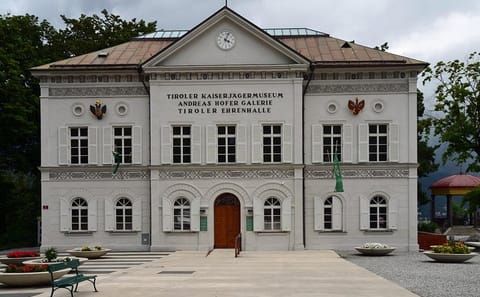 Private Guided Walking Tour of Innsbruck's Historic Sites
