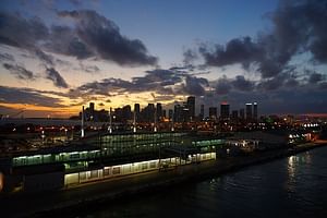 Miami 90 Minute Millionaire Homes Night Tour on Pontoon Cruise