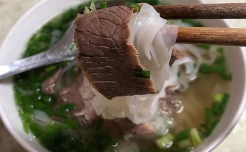 Evening Street Food Tour of Hanoi: Taste 8 Local Dishes