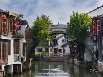 One-Day Shanghai Essence and Water Village Tour