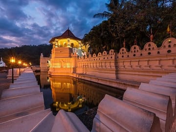 Four-Night Bus Tour of Sigiriya, Kandy, and Colombo