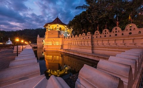Four-Night Bus Tour of Sigiriya, Kandy, and Colombo