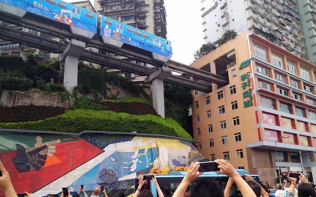 Private Day Tour to Ciqikou, Liziba, Jiefangbei etc. in Chongqing 2