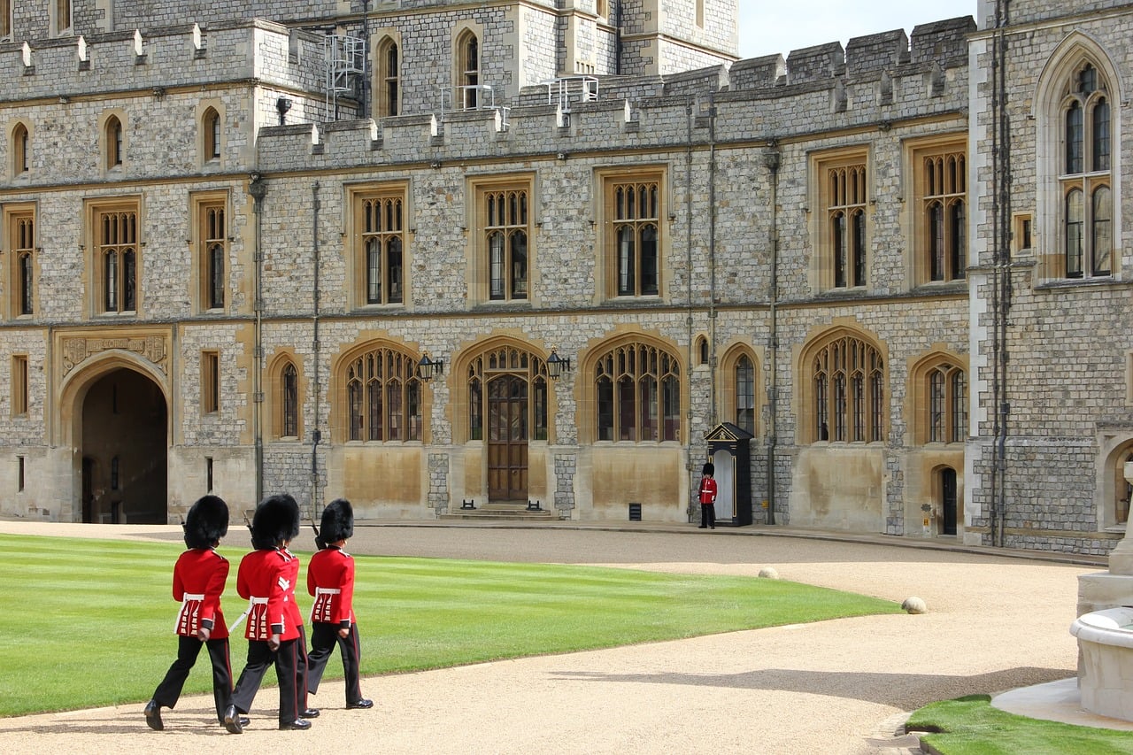 Windsor Castle Hampton Court palace Private Tour with Ticket 3