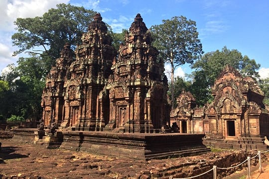 Trekking tour to Kbal Spean and Banteay Srei from Siem Reap