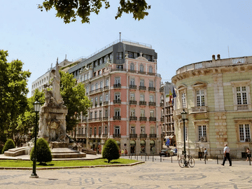 Private Lisbon Tour with Monuments and Fado Dinner