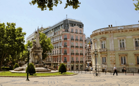 Private Lisbon Tour with Monuments and Fado Dinner