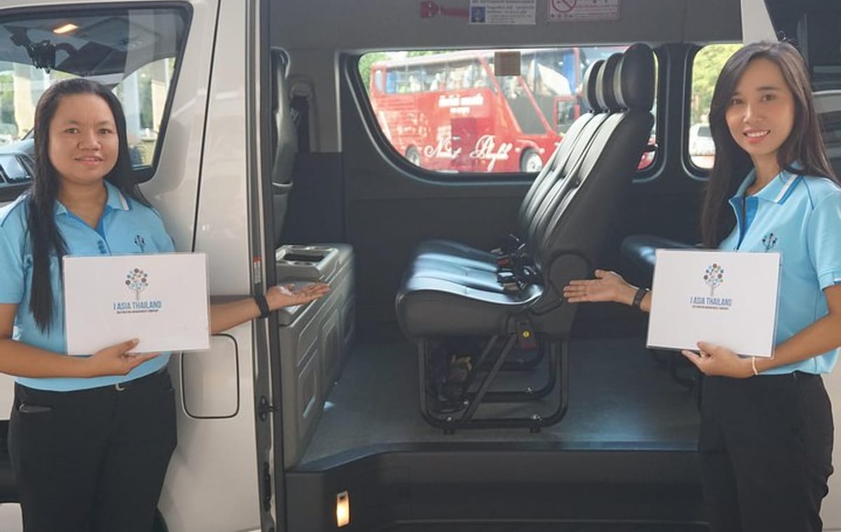 Private Transfer: Van Charter incl Airport Pick Up or Drop Off