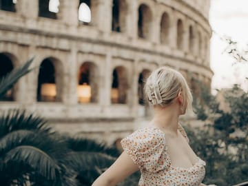 Professional Photoshoot Experience at the Colosseum in Rome