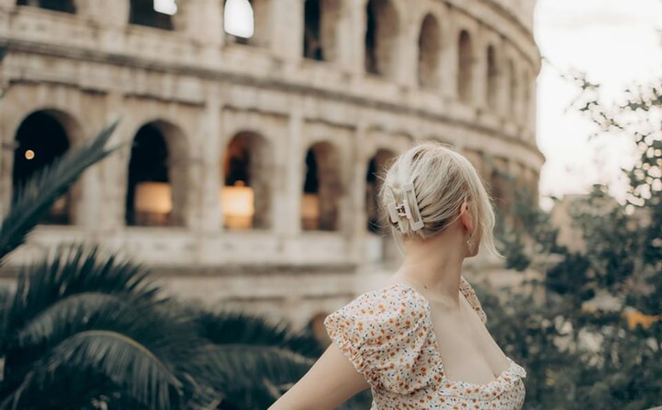 Professional Photoshoot Experience at the Colosseum in Rome