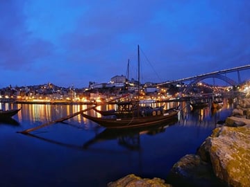 Porto Heritage Night Tour With Fado Show And Dinner Included