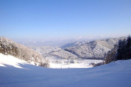 Winter Adventure in Takayama: Snow Activities Tour