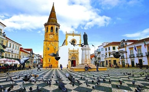 Private Walking Tour of Tomar's Medieval Town and Synagogue