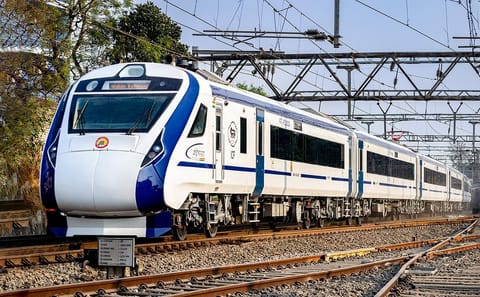 From Delhi: Taj Mahal, Agra & Fatehpur Tour by Express Train