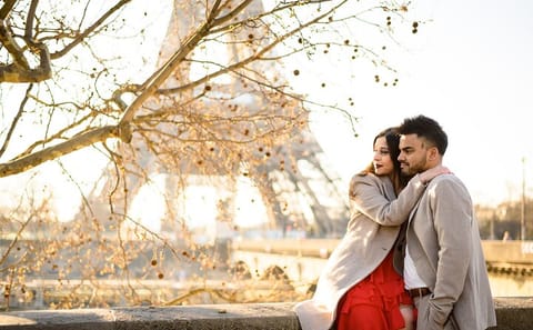 Eiffel Tower Photo Shoot Experience in Paris