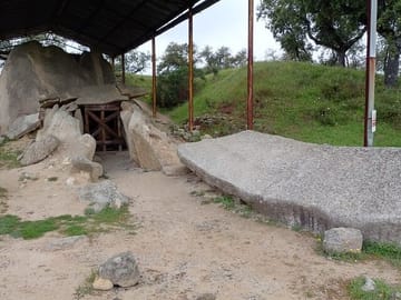 Private Tour of Prehistoric Monuments in Évora Region
