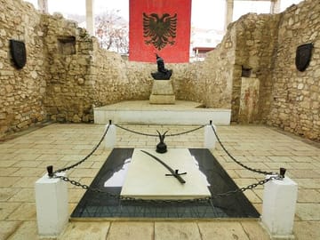 Shkodra Lake, Rozafa Castle and Lezha Day Tour from Tirana
