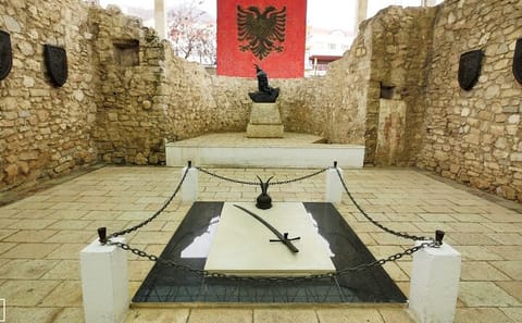 Shkodra Lake, Rozafa Castle and Lezha Day Tour from Tirana