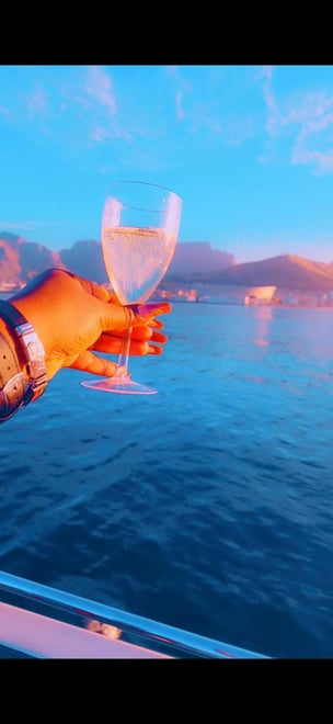 CAPE TOWN :1.5 HOUR LUXURY SUNSET CRUISE WITH PROSECCO - Photo 11