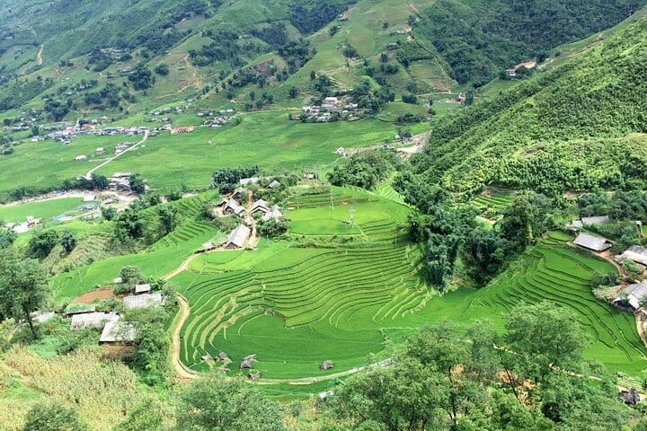 Sapa Trekking 2 Days Tour with Overnight 4 * Hotel By Cabin Bus