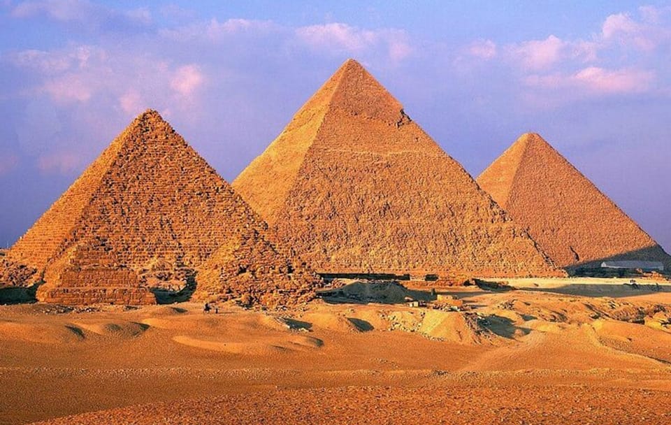 8-Hour Private Tour of the Pyramids, Egyptian Museum and Bazaar from Cairo